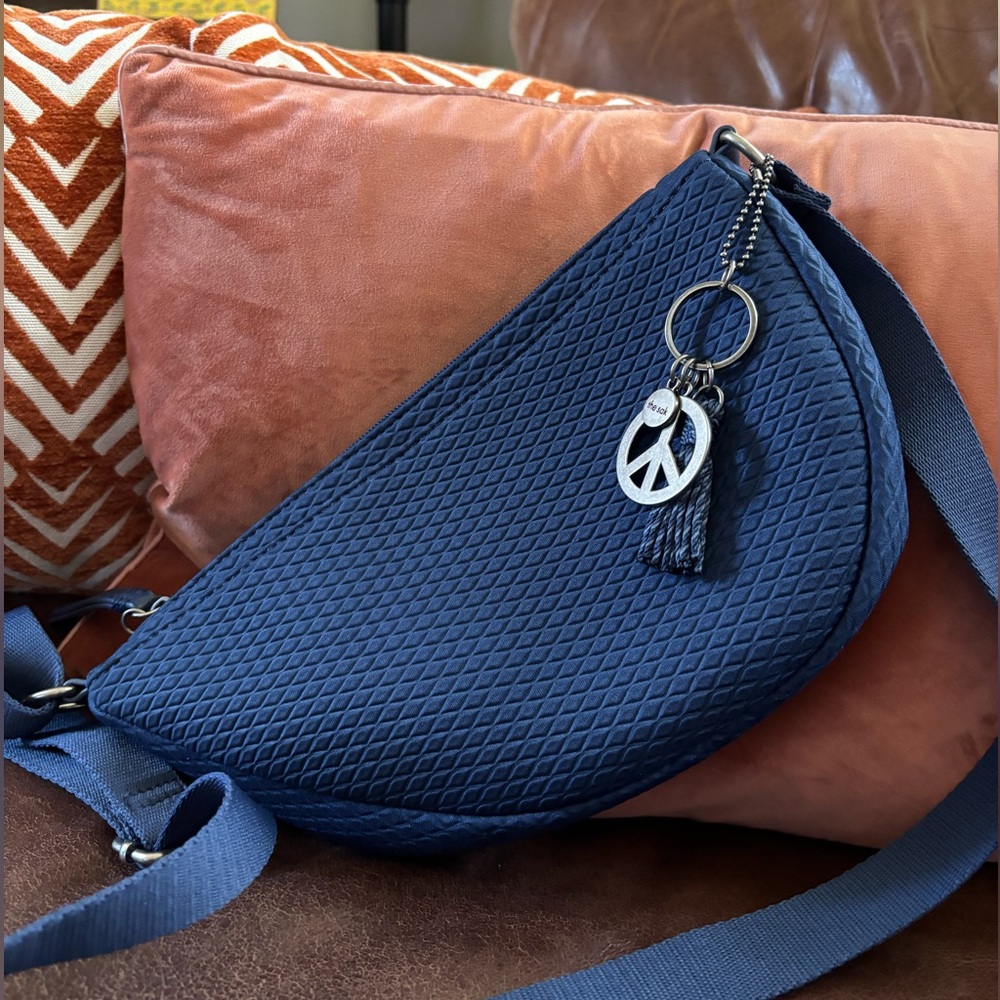 The Sak Tess sling bag crossbody nwot